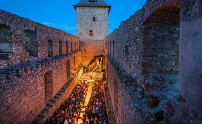 Theater auf der Burg Kašperk