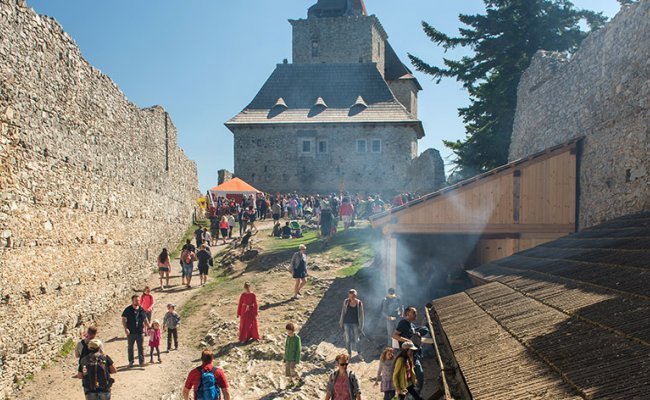 Historie, hudba a divadlo na hradě