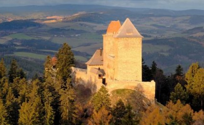 Die Burg Kašperk in November