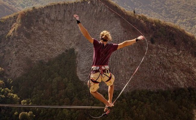 Provazochodci mezi věžemi